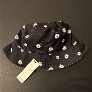 Alice + Olivia Black Daisy Bucket Hat Women